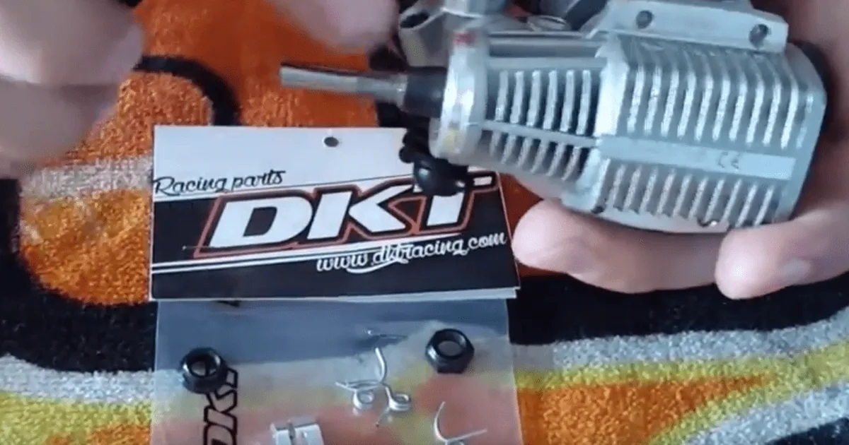 Tutorial - Embrague DKT 1/8 GT , por Dioni Santana.